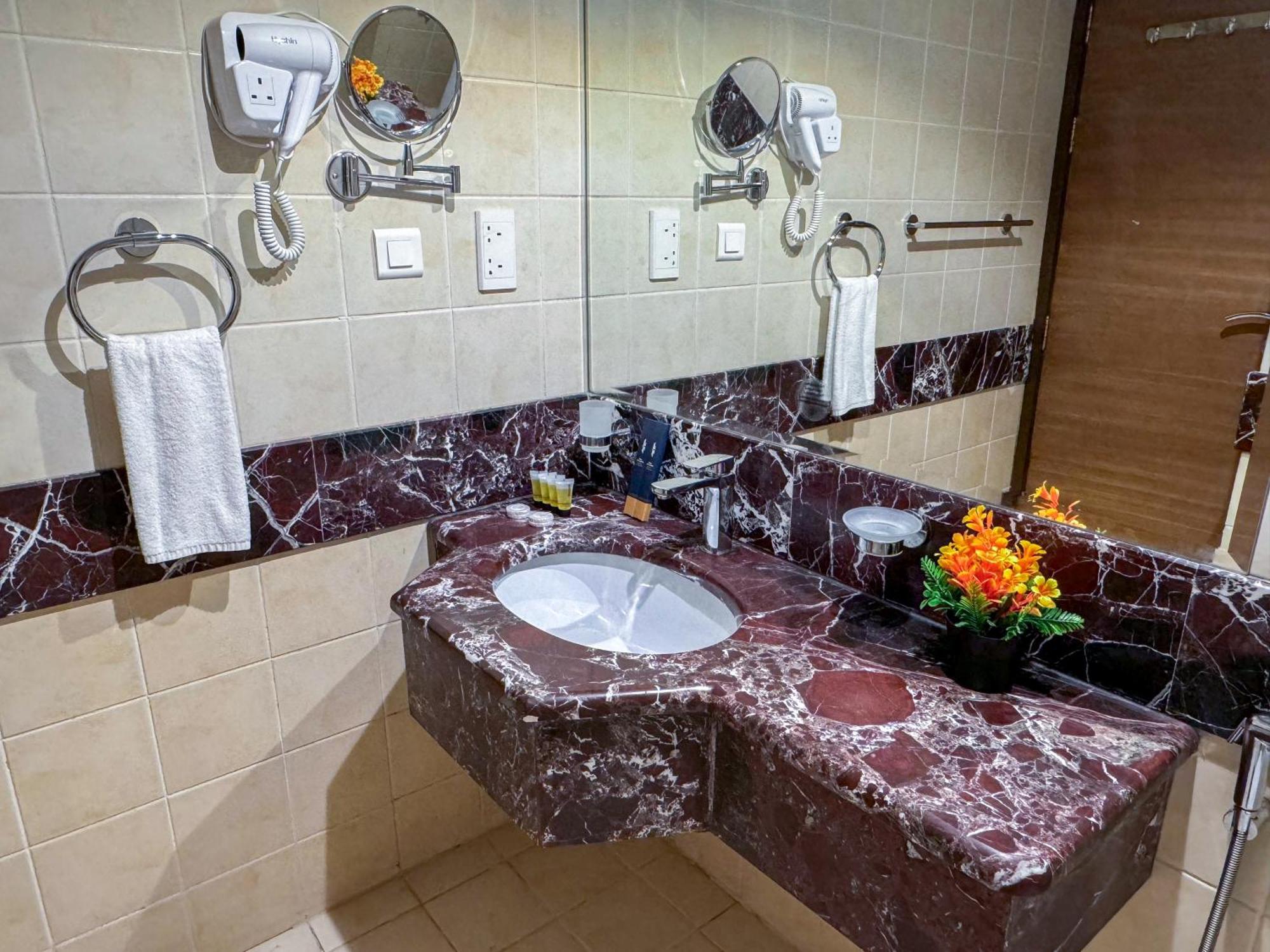 Rabwat Al Safwah Golden Hotel Медина Экстерьер фото